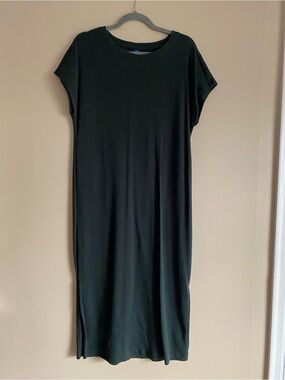 Green Short Sleeved Ribbed Midi Dress